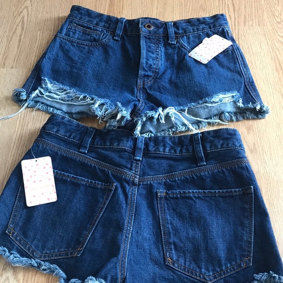 Free People Logan Denim Cut Off Rinse Wash Shorts - Picture 6 of 8
